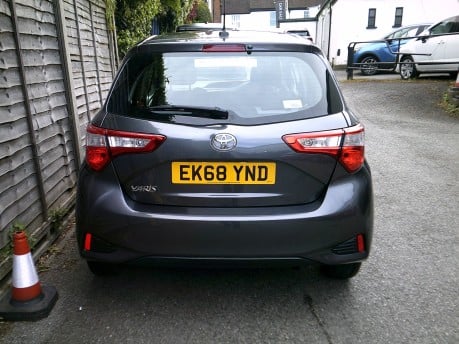 Toyota Yaris VVT-I ICON TECH ONLY 18,000 MILES FROM NEW 6