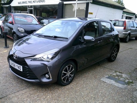 Toyota Yaris VVT-I ICON TECH ONLY 18,000 MILES FROM NEW 11