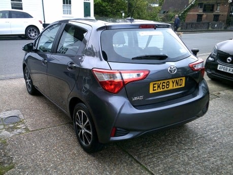 Toyota Yaris VVT-I ICON TECH ONLY 18,000 MILES FROM NEW 14