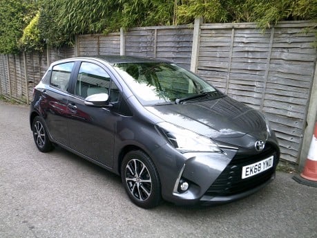 Toyota Yaris VVT-I ICON TECH ONLY 18,000 MILES FROM NEW 1