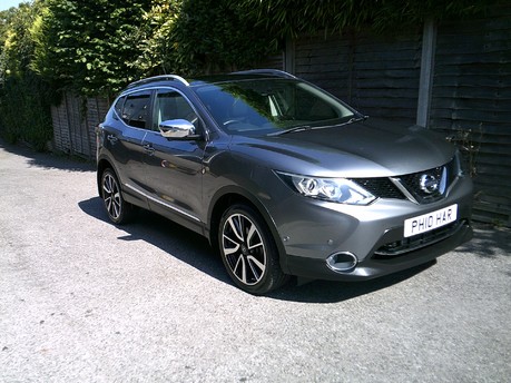 Nissan Qashqai TEKNA DIG-T XTRONIC ONLY 15,000 MILES FROM NEW