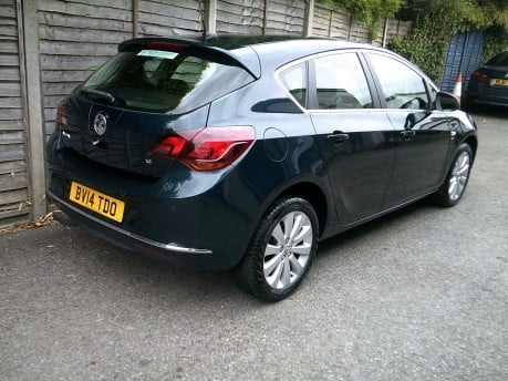 Vauxhall Astra ELITE ONLY 34,000 MILES FROM NEW 2