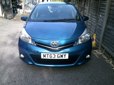 Toyota Yaris VVT-I ICON PLUS ONLY 15,000 MILES FROM NEW 4