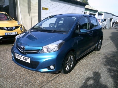 Toyota Yaris VVT-I ICON PLUS ONLY 15,000 MILES FROM NEW 15