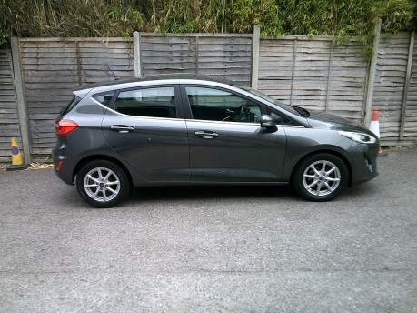 Ford Fiesta ZETEC ONLY 22,000 MILES FROM NEW 4