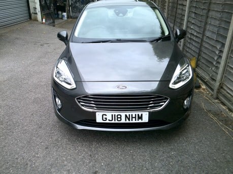 Ford Fiesta ZETEC ONLY 22,000 MILES FROM NEW 5