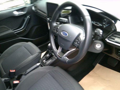 Ford Fiesta ZETEC ONLY 22,000 MILES FROM NEW 3