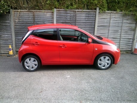 Toyota Aygo VVT-I X-PLAY X-SHIFT ONLY 13,000 MILES FROM NEW 4