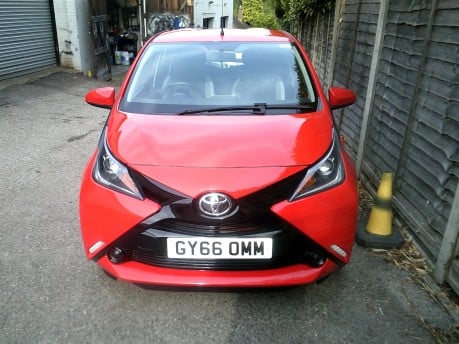 Toyota Aygo VVT-I X-PLAY X-SHIFT ONLY 13,000 MILES FROM NEW 5