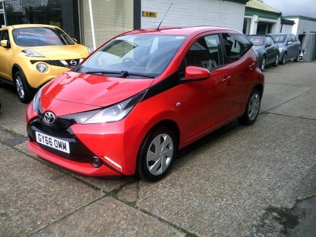 Toyota Aygo VVT-I X-PLAY X-SHIFT ONLY 13,000 MILES FROM NEW 12