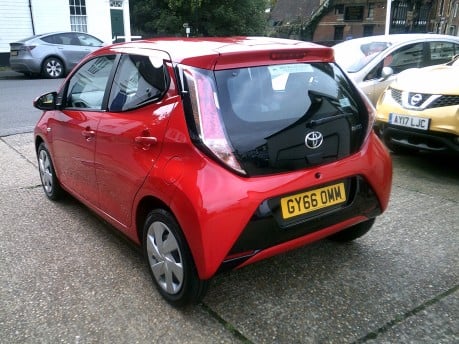 Toyota Aygo VVT-I X-PLAY X-SHIFT ONLY 13,000 MILES FROM NEW 15