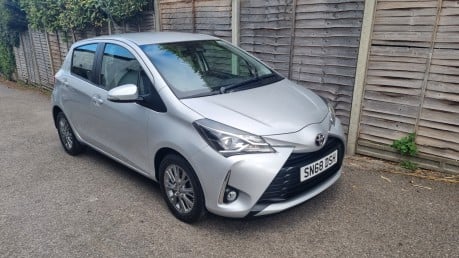 Toyota Yaris VVT-I ICON ONLY 10,000 MILES FROM NEW 1