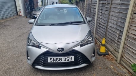 Toyota Yaris VVT-I ICON ONLY 10,000 MILES FROM NEW 3