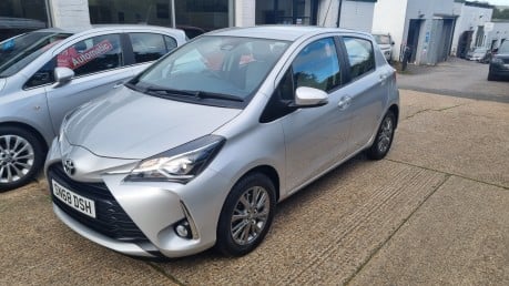 Toyota Yaris VVT-I ICON ONLY 10,000 MILES FROM NEW 14