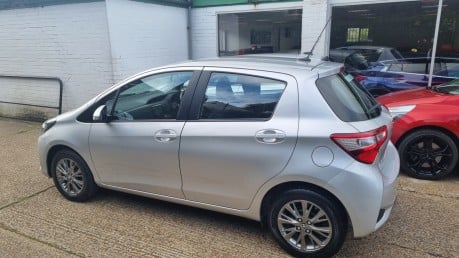 Toyota Yaris VVT-I ICON ONLY 10,000 MILES FROM NEW 15