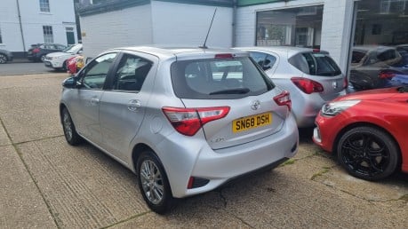 Toyota Yaris VVT-I ICON ONLY 10,000 MILES FROM NEW 16