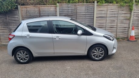 Toyota Yaris VVT-I ICON ONLY 10,000 MILES FROM NEW 2