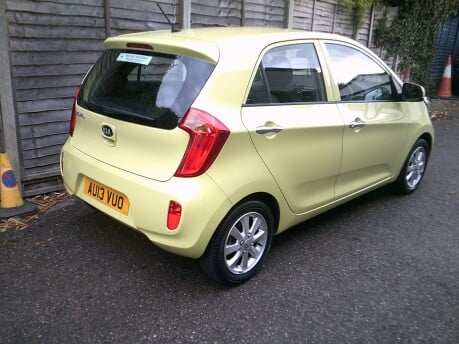 Kia Picanto 2 ONLY 13,000 MILES FROM NEW 2