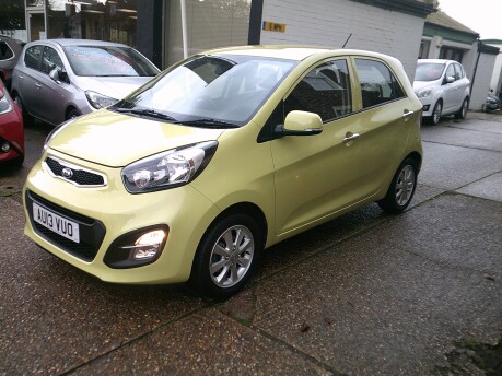 Kia Picanto 2 ONLY 13,000 MILES FROM NEW 11