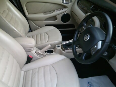 Jaguar X-Type SE ONLY 75,000 MILES FROM NEW 10