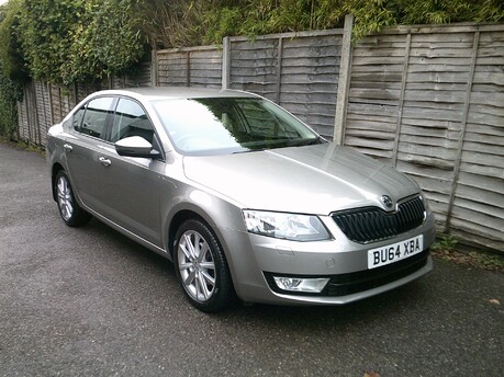 Skoda Octavia ELEGANCE TSI DSG ONLY 33,000 MILES FROM NEW