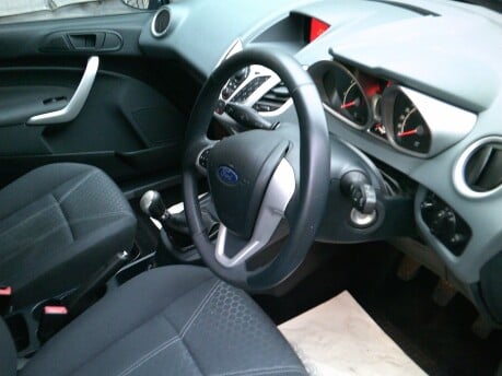 Ford Fiesta ZETEC ONLY 72,000 MILES FROM NEW 3