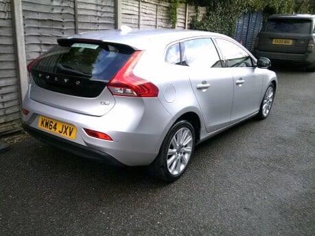 Volvo V40 D2 SE LUX ONLY 95,000 MILES FROM NEW 2