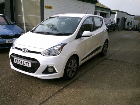 Hyundai i10 PREMIUM ONLY 25,000 MILES FROM NEW 12