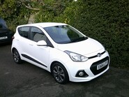 Hyundai i10 PREMIUM ONLY 25,000 MILES FROM NEW 1