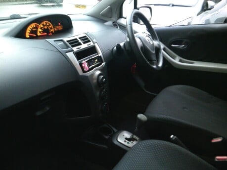 Toyota Yaris TR VVT-I MM ONLY 85,000 MILES FROM NEW 11