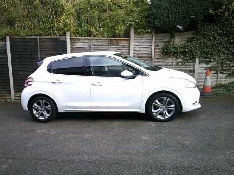 Peugeot 208 ALLURE ONLY 28,000 MILES FROM NEW 4