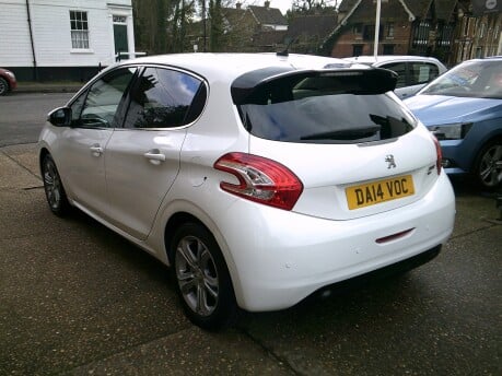 Peugeot 208 ALLURE ONLY 28,000 MILES FROM NEW 17