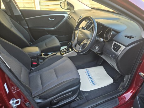Hyundai i30 SE NAV ONLY 30,000 MILES FROM NEW 6