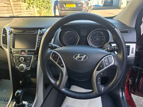 Hyundai i30 SE NAV ONLY 30,000 MILES FROM NEW 9