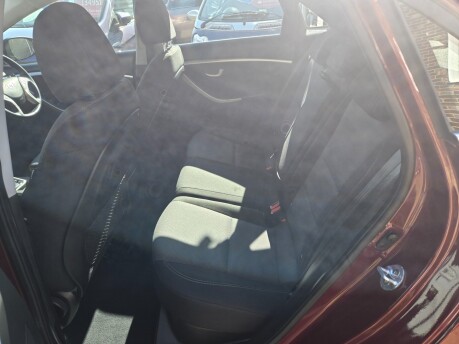 Hyundai i30 SE NAV ONLY 30,000 MILES FROM NEW 13