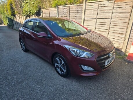 Hyundai i30 SE NAV ONLY 30,000 MILES FROM NEW 1