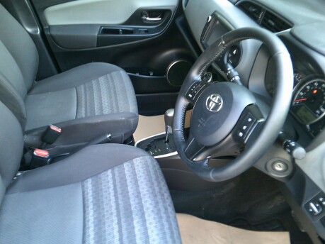 Toyota Yaris VVT-I ICON M-DRIVE S ONLY 49,000 MILES FROM NEW 9
