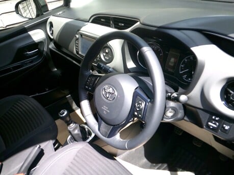 Toyota Yaris VVT-I ICON ONLY 39,000 MILES FROM NEW 3