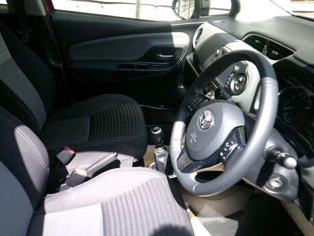Toyota Yaris VVT-I ICON ONLY 39,000 MILES FROM NEW 9