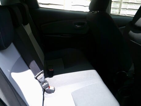 Toyota Yaris VVT-I ICON ONLY 39,000 MILES FROM NEW 10