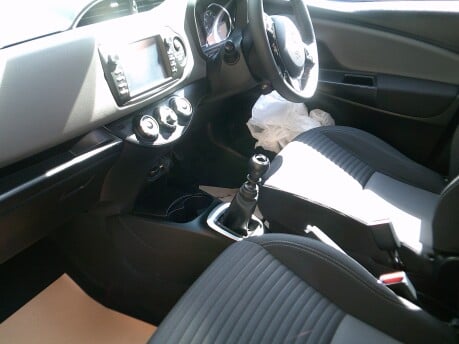 Toyota Yaris VVT-I ICON ONLY 39,000 MILES FROM NEW 13