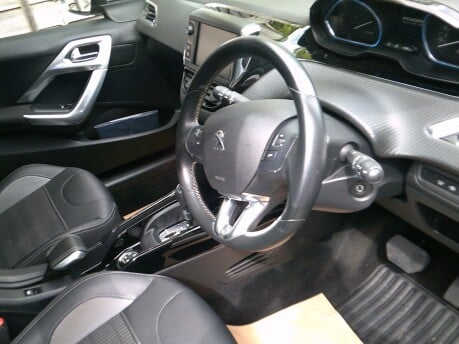 Peugeot 2008 PURETECH S/S ALLURE PREMIUM ONLY 17,000 MILES FROM NEW 3
