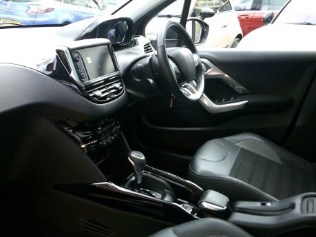 Peugeot 2008 PURETECH S/S ALLURE PREMIUM ONLY 17,000 MILES FROM NEW 14