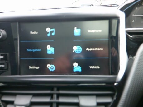 Peugeot 2008 PURETECH S/S ALLURE PREMIUM ONLY 17,000 MILES FROM NEW 19