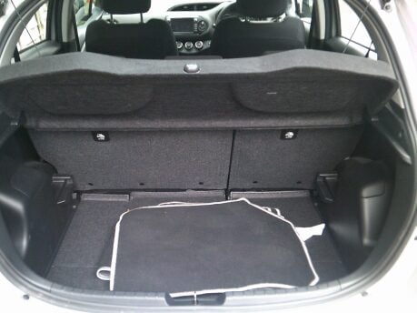 Toyota Yaris VVT-I ICON TECH ONLY 12,000 MILES FROM NEW 8