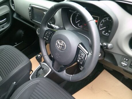 Toyota Yaris VVT-I ICON TECH ONLY 12,000 MILES FROM NEW 3