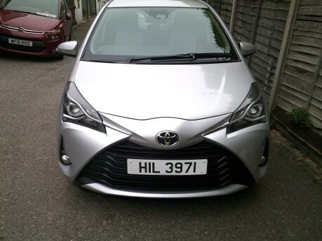 Toyota Yaris VVT-I ICON TECH ONLY 12,000 MILES FROM NEW 6