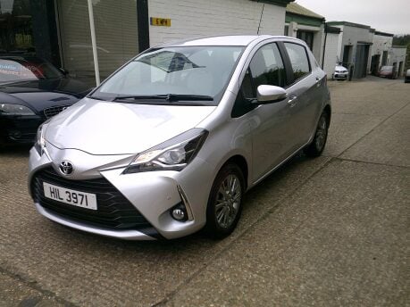 Toyota Yaris VVT-I ICON TECH ONLY 12,000 MILES FROM NEW 13