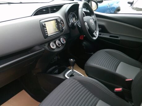 Toyota Yaris VVT-I ICON TECH ONLY 12,000 MILES FROM NEW 14