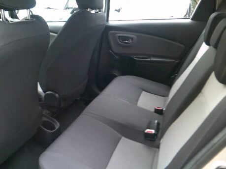 Toyota Yaris VVT-I ICON TECH ONLY 12,000 MILES FROM NEW 15